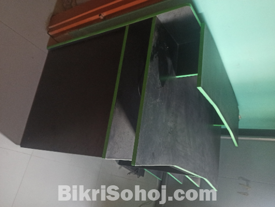 কম্পিউটার টেবিল  বিক্রি হবে